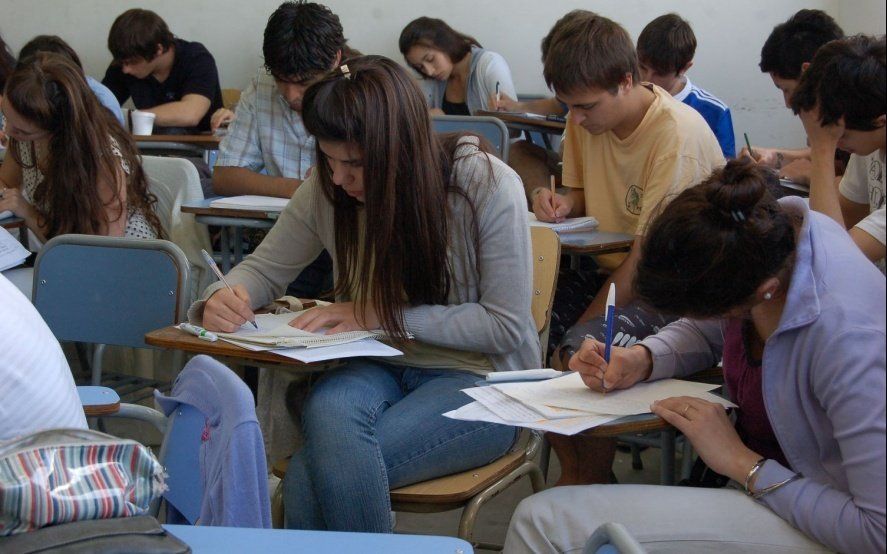 Cada 21 de septiembre se celebra el Día del Estudiante en Argentina. Cada 21 de septiembre se celebra el Día del Estudiante en Argentina.