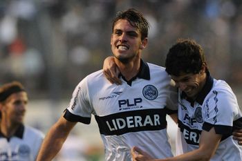 un ex goleador de gimnasia va con todo contra clarin y una cuenta fake de twitter
