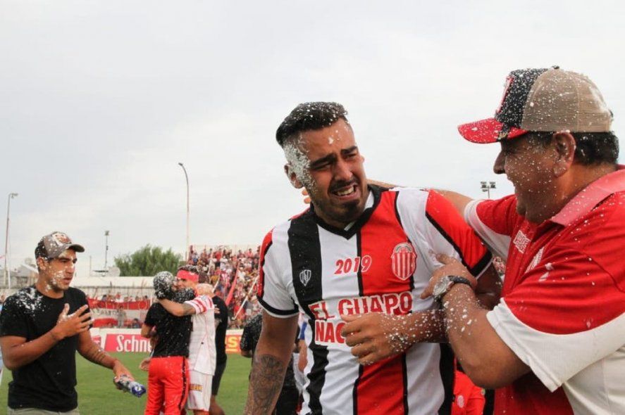 La alegría de Tapia. El sorteo de la Primera Nacional lo deja bien parado para buscar el ascenso