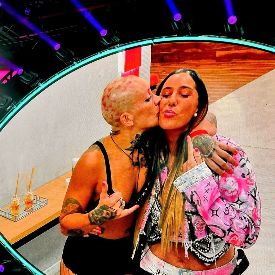 Por decisión de los televidentes, Catalina quedó eliminada por segunda vez de Gran Hermano. Por decisión de los televidentes, Catalina quedó eliminada por segunda vez de Gran Hermano.