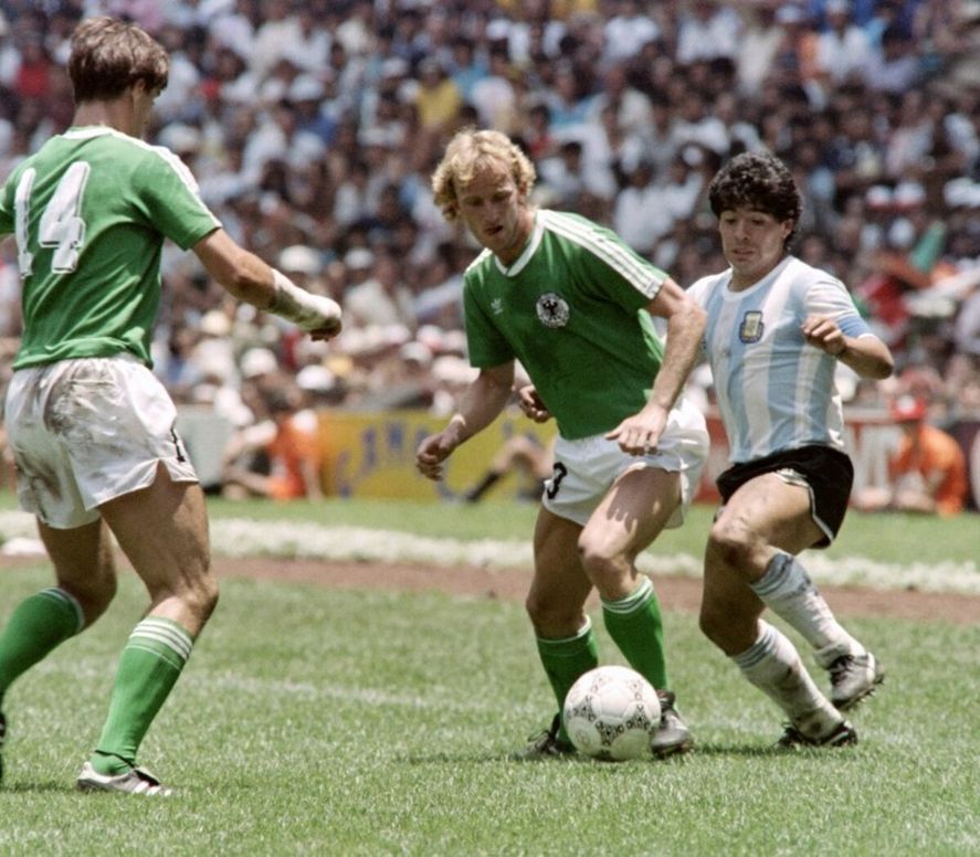 El primer cruce de Brehme con Argentina y Diego en una final fue en 1986. Su revancha llegaría en 1990.