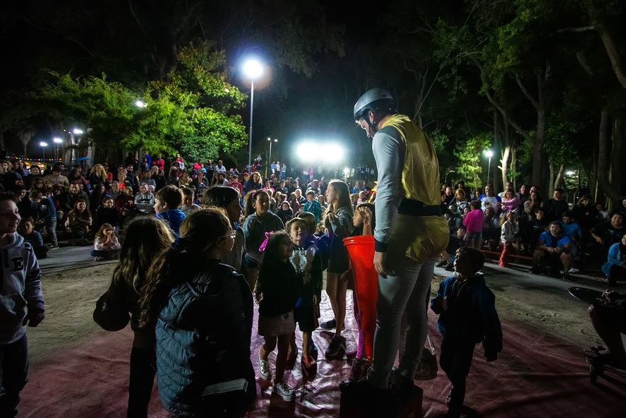 Todo el receso escolar compartiendo magia, música e historias Todo el receso escolar compartiendo magia, música e historias