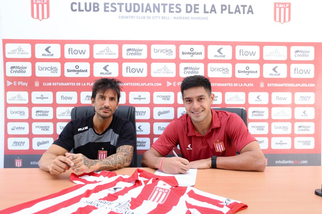 Santiago Nuñez firma en Estudiantes