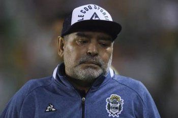 Maradona fue aislado y el jueves sería hisopado.