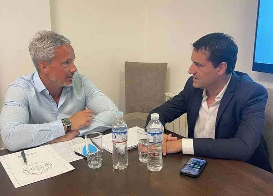 Maximiliano Abad junto a Leandro Gabas.