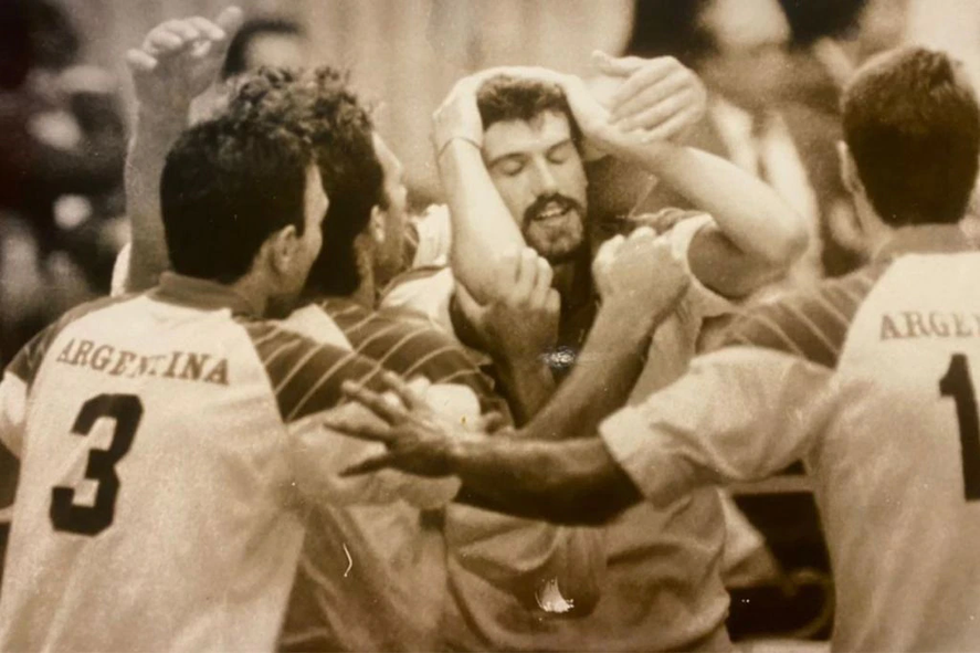 Hugo Conte y el voley del 88, pura inspiración para la generación que llegó a Tokio 2020.