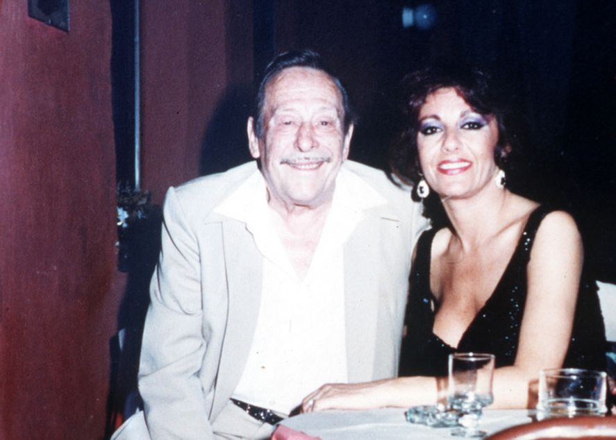 Adriana es 'ahijada artística' del Polaco Goyeneche. Desde el comienzo de su carrera siempre fue una 'elegida' por grandes de la música y el arte