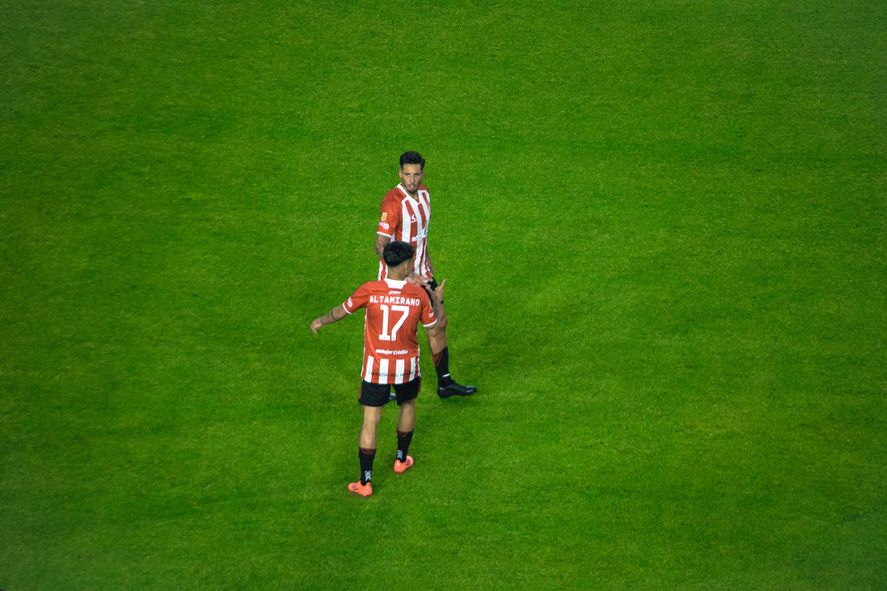 El momento en que Altamirano volvió a jugar en UNO. (Foto: Noelia Torres) El momento en que Altamirano volvió a jugar en UNO. (Foto: Noelia Torres)