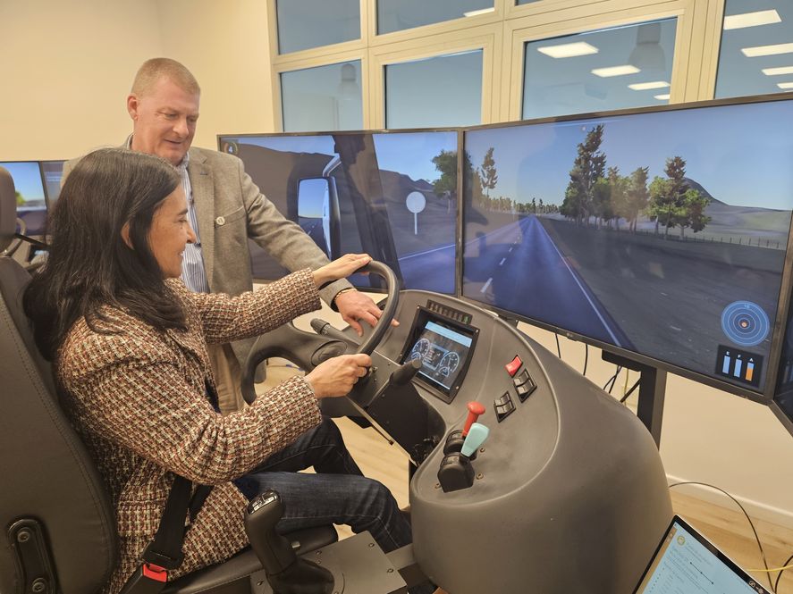 Viviam Perrone en su visita a la Fundación Profesional para el Transporte (FPT) Viviam Perrone en su visita a la Fundación Profesional para el Transporte (FPT)