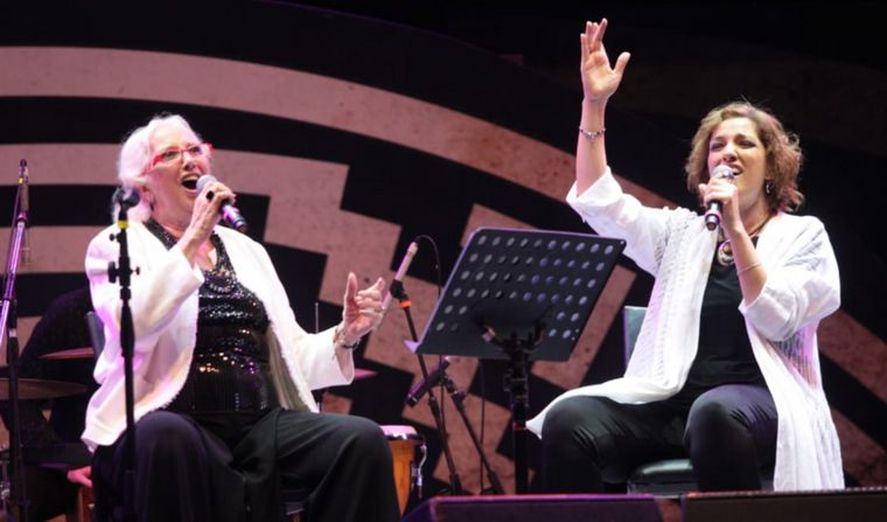 “A mi me gustaría que mamá pueda hacer pronto una presentación, yo le dije que la voy a acompañar en el escenario"
