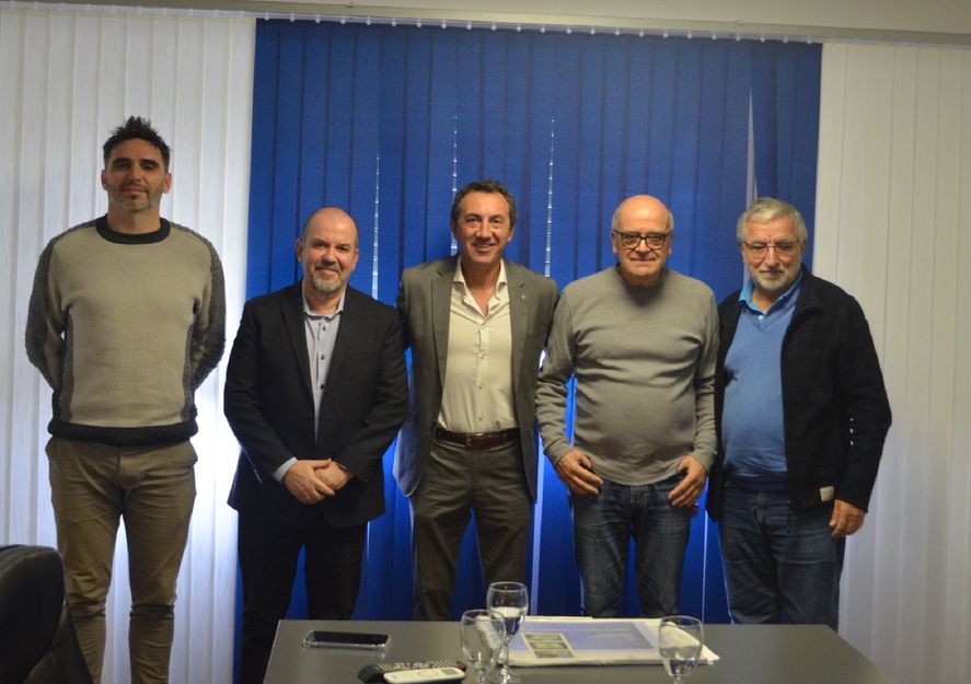Archivo: Luis Díaz junto a Mariano Cowen, Julio Chaparro, Salvador Robustelli y Juan Manuel López en 2023 Archivo: Luis Díaz junto a Mariano Cowen, Julio Chaparro, Salvador Robustelli y Juan Manuel López en 2023