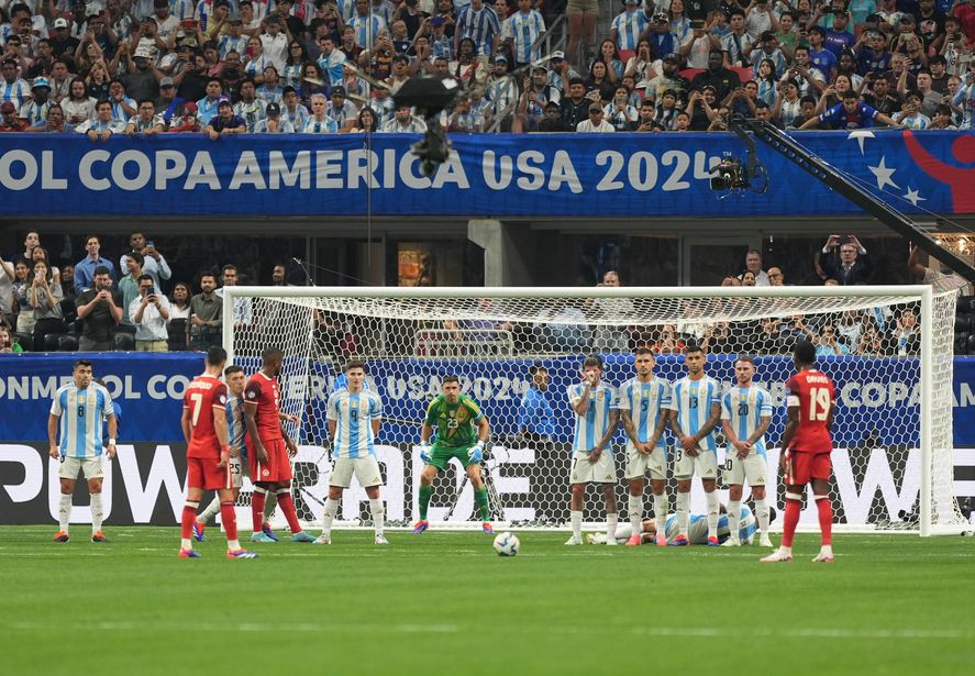 Dibu Martínez, una de las figuras de la Selección Argentina en la Copa América Dibu Martínez, una de las figuras de la Selección Argentina en la Copa América