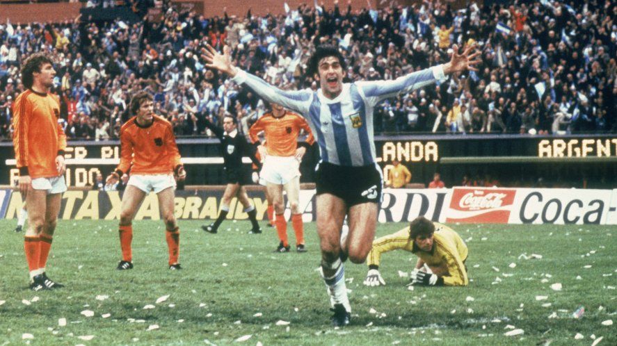 Mario Kempes festeja en la Final del Mundial Argentina 1978.