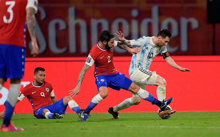Argentina no pudo con Chile en el debut.