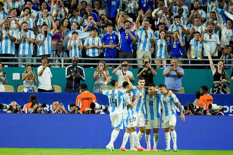 Argentina ganó su grupo con puntaje ideal y va por las Semifinales.