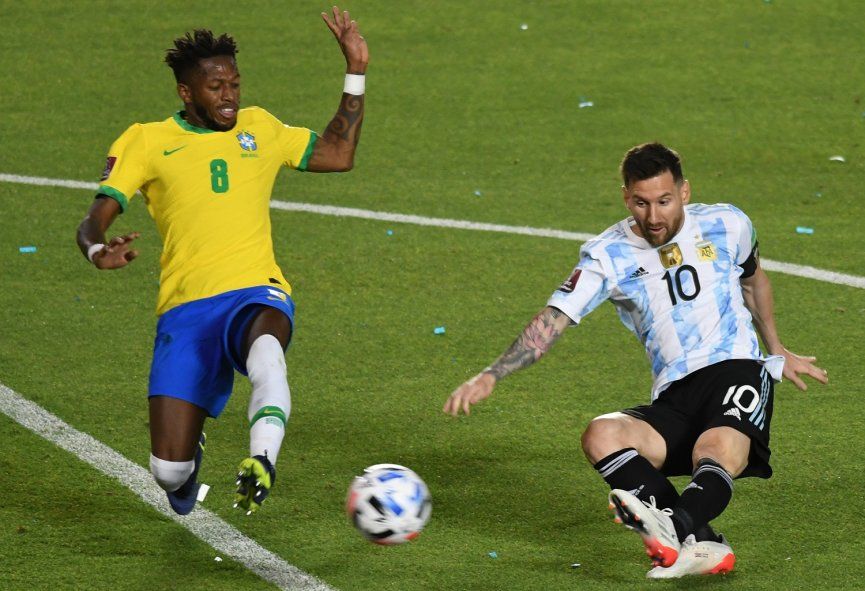 Argentina con Lionel Messi ante Brasil