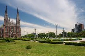 Según el Servicio Meteorológico Nacional (SMN), se espera para hoy en La Plata una jornada con temperaturas elevadas y posibles precipitaciones hacia la tarde.