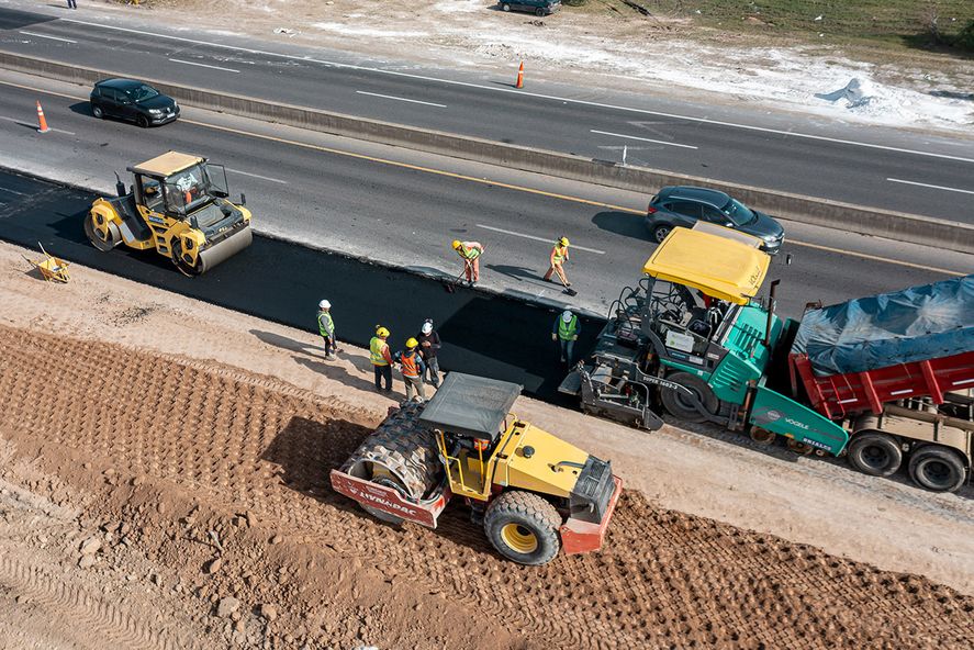 El plan de urbanización del barrio El Mercadito se complementará con la construcción de la bajada de la Autopista Buenos Aires - La Plata, en la avenida 520. El plan de urbanización del barrio El Mercadito se complementará con la construcción de la bajada de la Autopista Buenos Aires - La Plata, en la avenida 520.