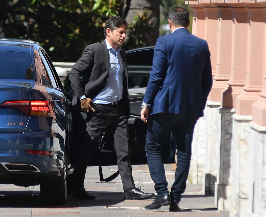 Axel Kicillof entrando a Casa Rosada para reunirse con funcionarios del gobierno libertario.