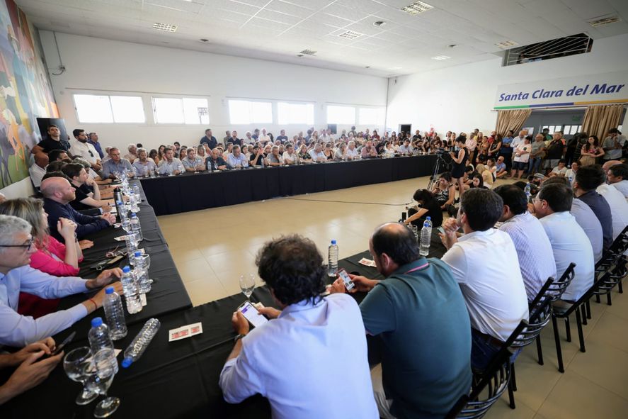 Axel Kicillof cree que Javier Milei busca “estatizar” para que amplios sectores pasen a depender de los servicios públicos. Los números del verano.    