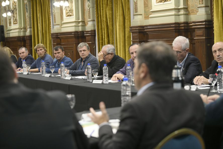 Axel Kicillof recibió a las entidades de productores bonaerenses 