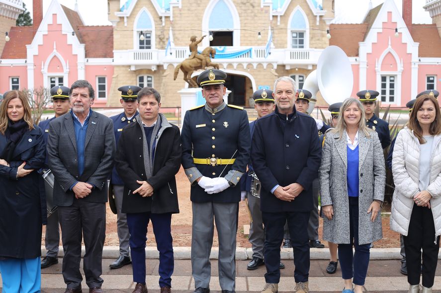 Axel Kicillof y un homenaje a Belgrano en clave política actual: “Siguiendo su ejemplo nos dedicamos a construir escuelas” Axel Kicillof y un homenaje a Belgrano en clave política actual: “Siguiendo su ejemplo nos dedicamos a construir escuelas”