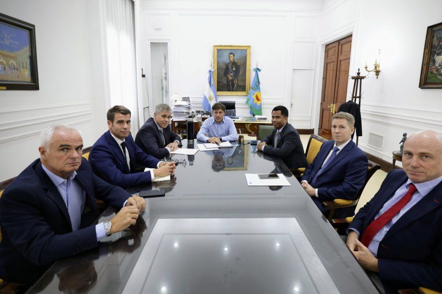 Axel Kicillof reunido con la cúpula de YPF y Petronas en marzo de 2023.