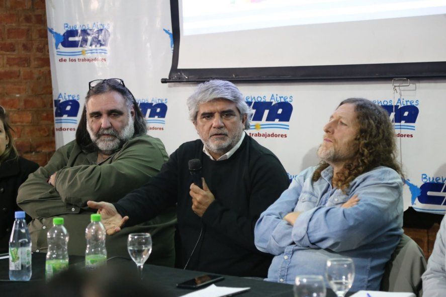 Roberto Baradel y Oscar de Isasi encabezaron un histórico encuentro de las dos CTA. Roberto Baradel y Oscar de Isasi encabezaron un histórico encuentro de las dos CTA.