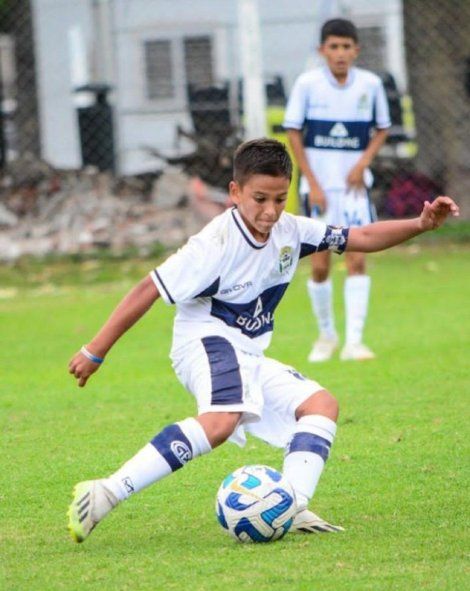 Benjamín Angulo, jugador de las Infantiles de Gimnasia. Categoría 2012. Foto (@elfacha012) Benjamín Angulo, jugador de las Infantiles de Gimnasia. Categoría 2012. Foto (@elfacha012)