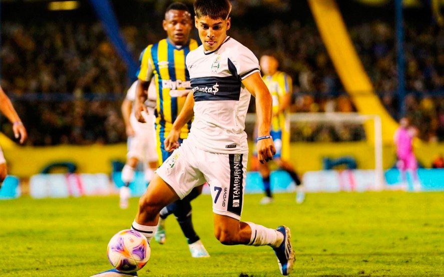 Benjamín Domínguez en el partido en el que Gimnasia visitó a Rosario Central