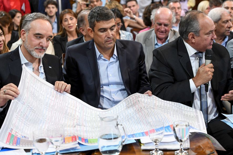 Un plenario de comisiones del Senado de la Nación emitió dos dictámenes sobre el proyecto de ley para implementar la boleta única de papel.