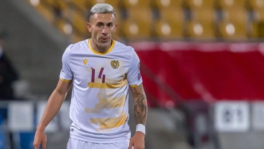 Norberto Briasco, delantero de Gimnasia, con la camiseta de Armenia. Norberto Briasco, delantero de Gimnasia, con la camiseta de Armenia.