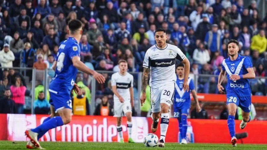 Yonathan Cabral con la camiseta de Gimnasia 