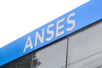 La Administración Nacional de la Seguridad Social (ANSES) continúa con su cronograma de pagos para enero de 2025, beneficiando a millones de argentinos. 