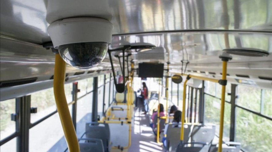 Las empresas de colectivos que circulan por el AMBA deben instalar cámaras de seguridad en todas sus unidades.