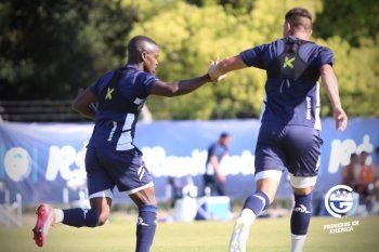 Carbonero convirtió ante Deportivo Riestra