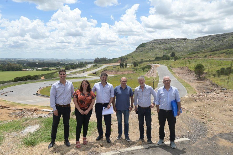 El ministro de Gobierno, Carlos Bianco, visitó el autódromo de Balcarce y anunció la transferencia de los fondos pendientes.