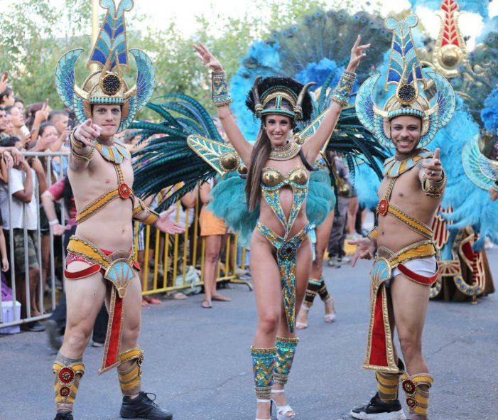 Febrero termina con carnavales en distintas localidades de la provincia de Buenos Aires.