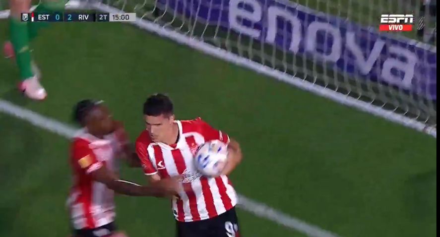 Carrillo para el descuento de Estudiantes ente River. Carrillo para el descuento de Estudiantes ente River.