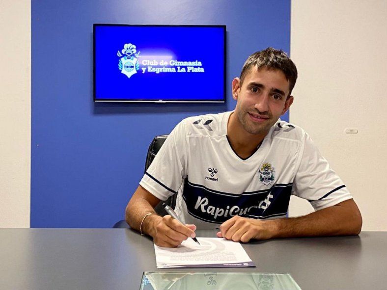 Emanuel Cecchini extendió el contrato con Gimnasia hasta diciembre del 2022 (Prensa GELP)