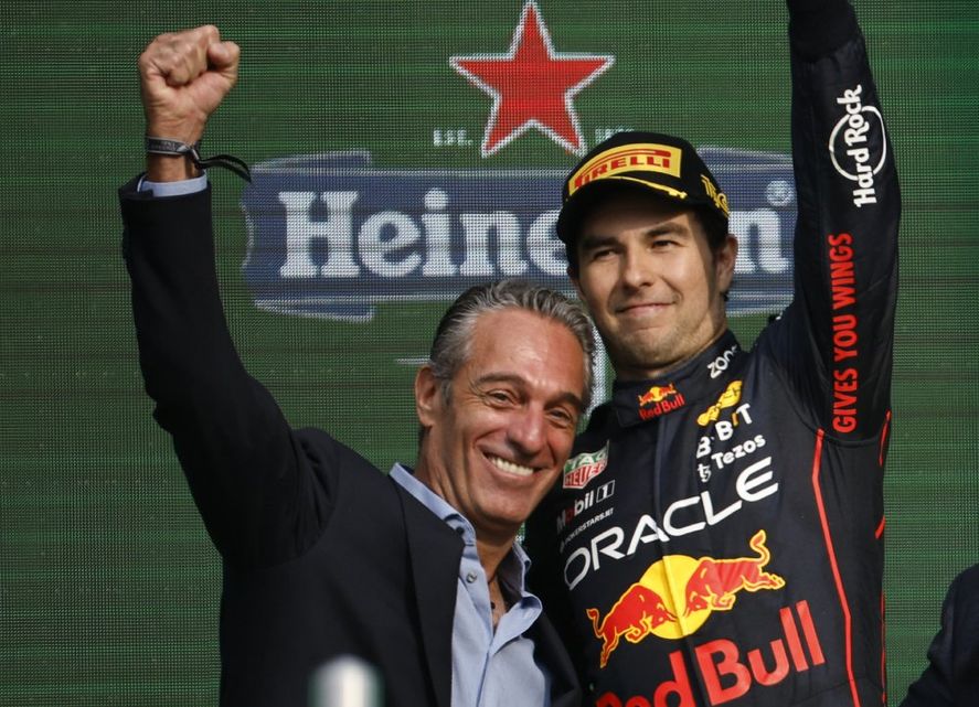 Carlos Slim Jr junto a Checo Pérez. Carlos Slim Jr junto a Checo Pérez.