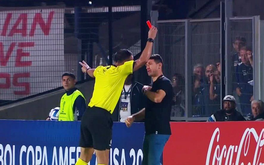 Sebastián Romero, expulsado en Gimnasia tras los incidentes ante Independiente Santa Fe. Sebastián Romero, expulsado en Gimnasia tras los incidentes ante Independiente Santa Fe.