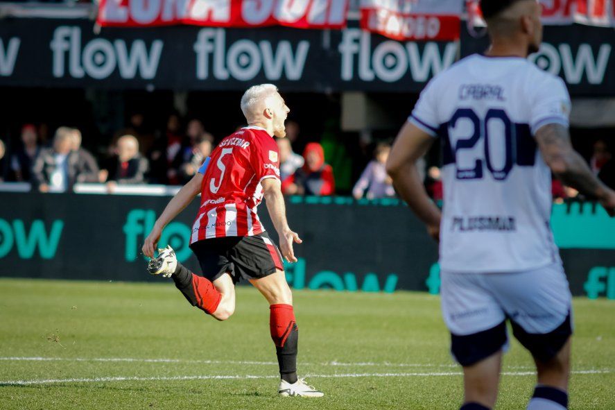 El festejo de Ascacibar en el 4-1 de Estudiantes sobre Gimnasia