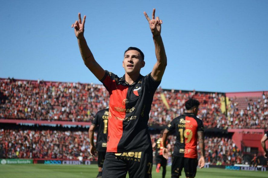 Eric Meza, futbolista de Colón, que suma Estudiantes para reemplazar a Leonardo Godoy