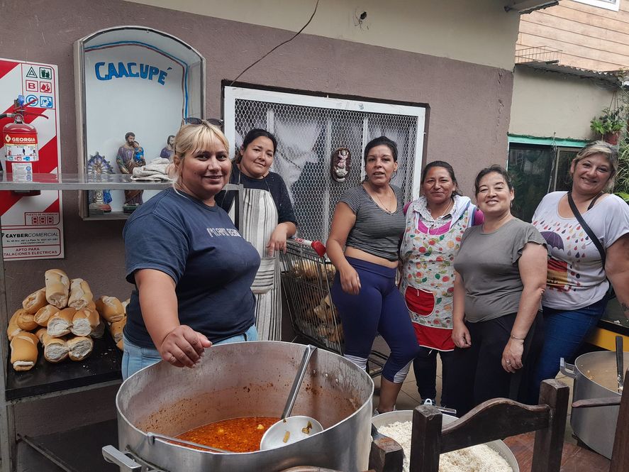 En Argentina hay más de 70.000 cocineras de comedores barriales. En Argentina hay más de 70.000 cocineras de comedores barriales.