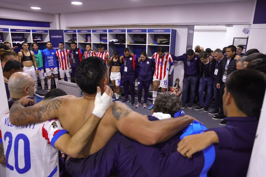 Con Arzamendia, la selección de Paraguay sacó un buen punto en la altura de Quito. Con Arzamendia, la selección de Paraguay sacó un buen punto en la altura de Quito.