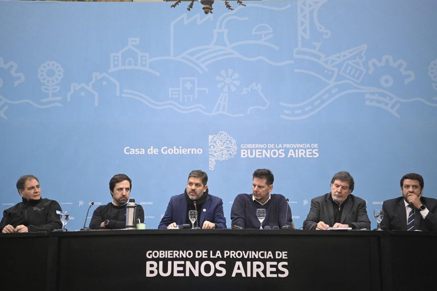 En conferencia de prensa, Carlos Bianco presentó los resultados de una encuesta sobre las apuestas en estudiantes del nivel secundario.