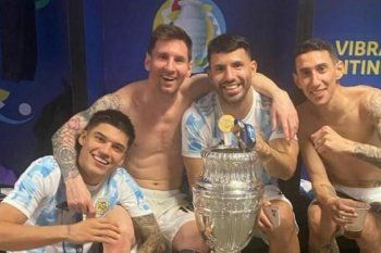 Joaquín Correa junto a Lionel Messi, Sergio Agüero y Ángel Di María al coronarse campeón de América con la Selección Argentina