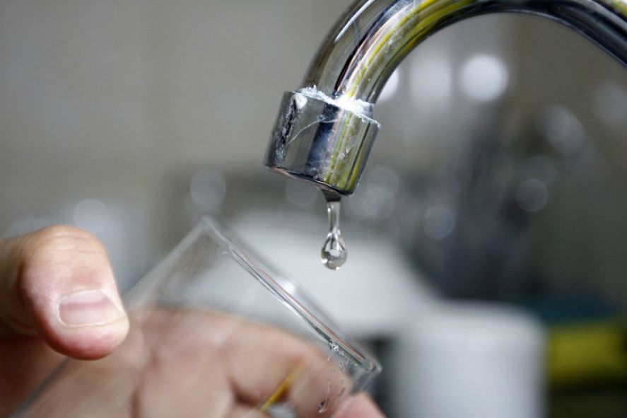 En Bahía Blanca y todo el sur bonaerense atraviesan una ola de calor. Por esta razón, desde ABSA pidieron extremar el cuidado del agua.