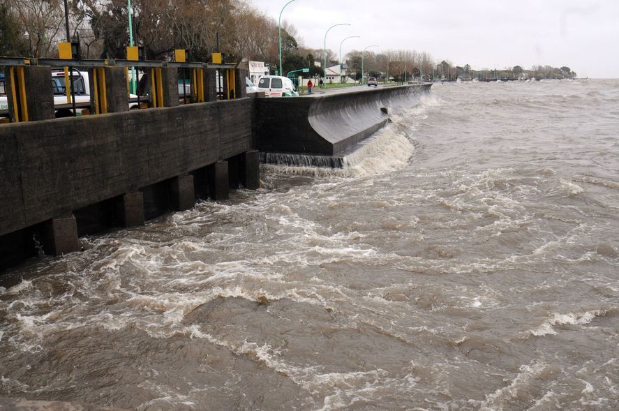 El Río de La Plata tendrá una crecida durante las próximas horas de este jueves 11 de abril , por lo que se emitió una alerta. El Río de La Plata tendrá una crecida durante las próximas horas de este jueves 11 de abril , por lo que se emitió una alerta.